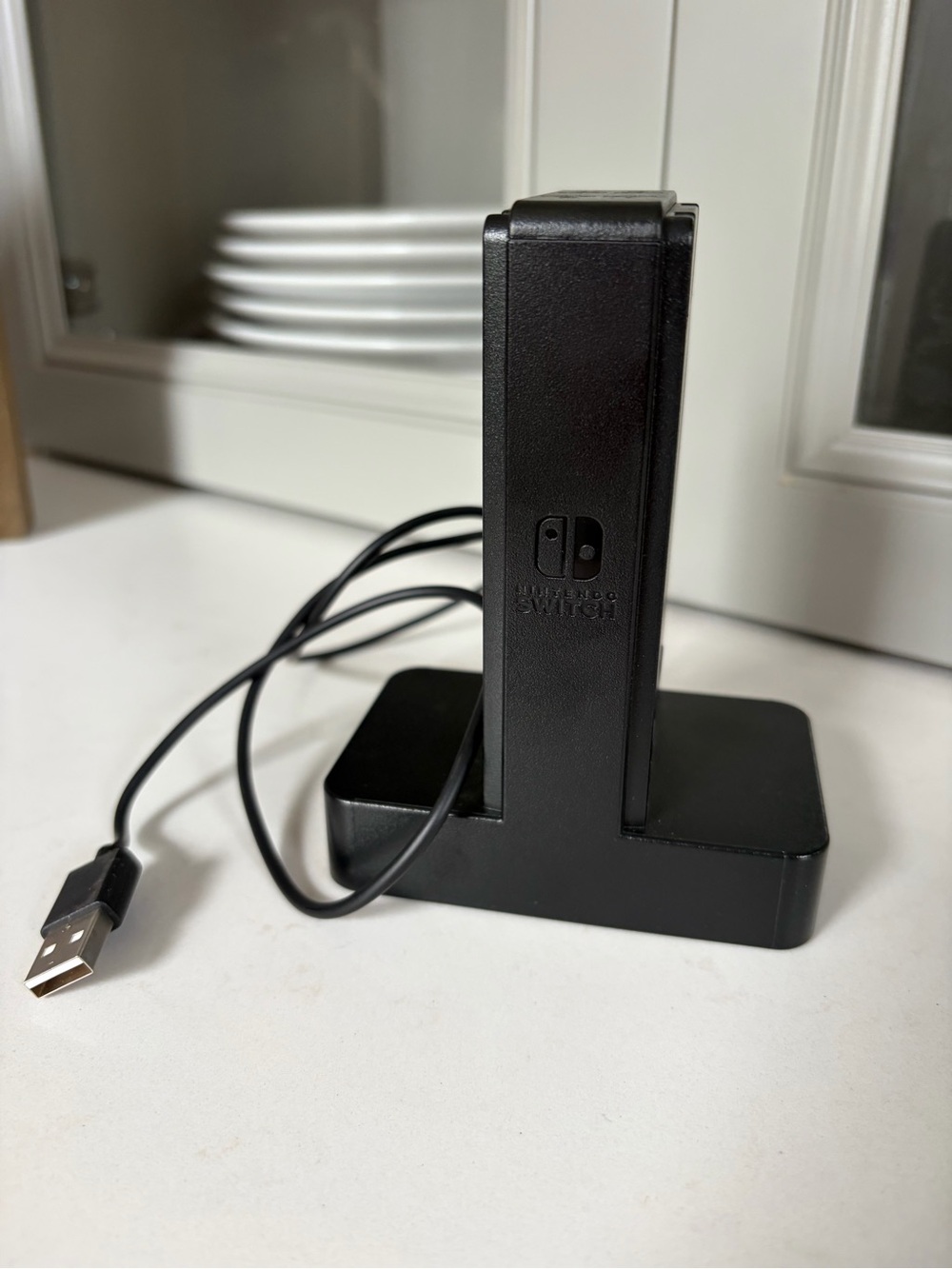 Wireless controllers charging dock